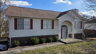 144 Whitson Rd in Gray, TN - Building Photo