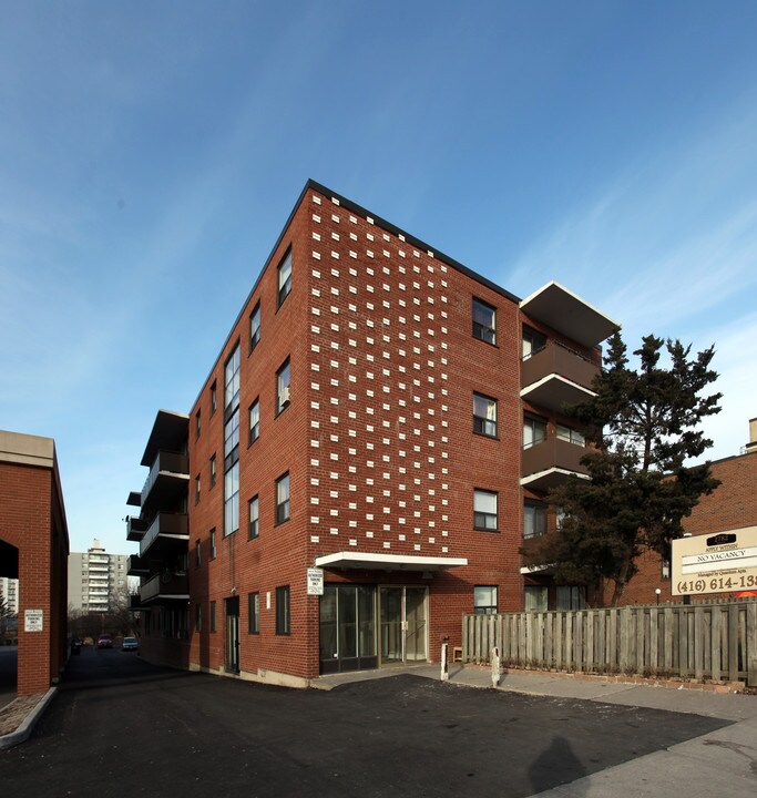 2782 Keele St in Toronto, ON - Building Photo