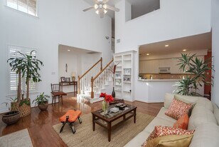 1131 Enclave Square E in Houston, TX - Building Photo