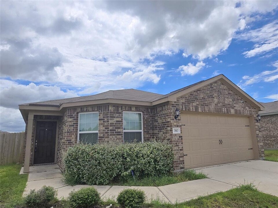 380 Stone Gage Dr in Katy, TX - Foto de edificio