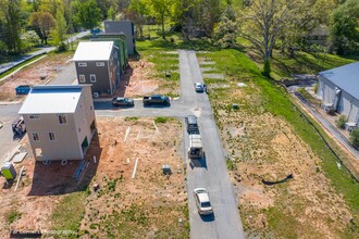 50-61 W Cascade St in Arden, NC - Building Photo - Building Photo