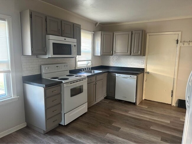 property at 352 W 7th Ave