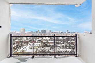 201 Sherbourne St in Toronto, ON - Building Photo - Building Photo