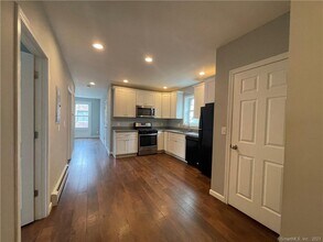 341 Myrtle Ave in Bridgeport, CT - Building Photo - Building Photo