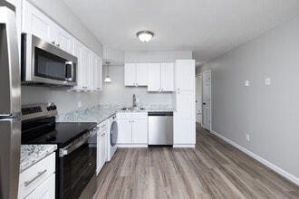 Geneva Estates in Lake Geneva, WI - Foto de edificio - Interior Photo