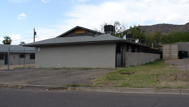 1320-1408 W Becker Ln in Phoenix, AZ - Building Photo - Building Photo