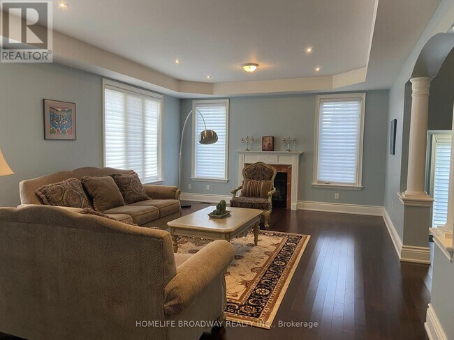 8 Wolford Ct in Georgina, ON - Building Photo - Building Photo
