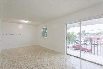 3290 NW 4th St in Miami, FL - Building Photo - Building Photo