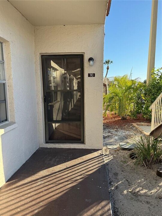 9009 Tudor Dr in Tampa, FL - Building Photo