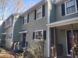 18 Willow Bridge Dr in Durham, NC - Building Photo