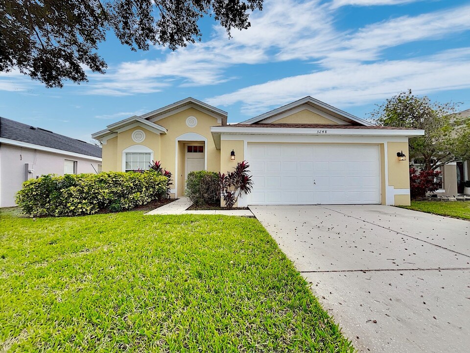 3248 Whooping Crane Run in Kissimmee, FL - Foto de edificio