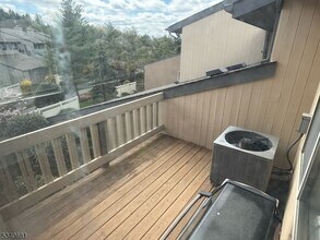 63 Perkins Dr in West Orange, NJ - Building Photo - Building Photo