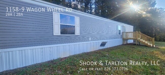 1158 Wagon Wheel Rd in Hickory, NC - Building Photo - Building Photo