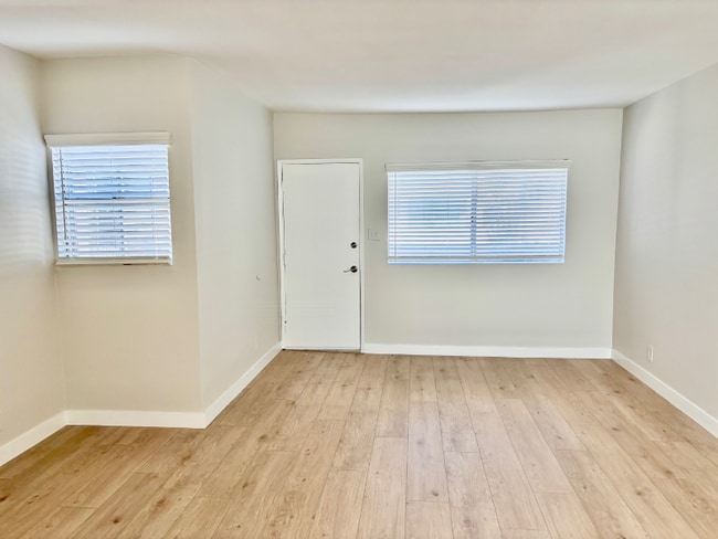 812 Westmount Dr in West Hollywood, CA - Building Photo - Building Photo
