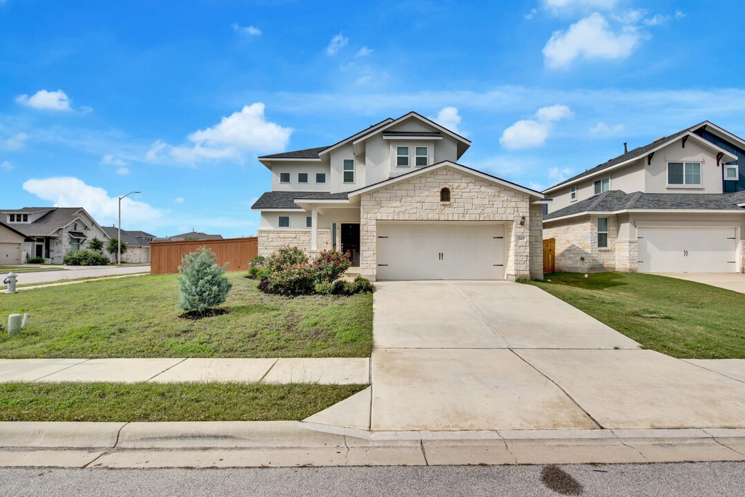 2401 Low Br Cv in Leander, TX - Building Photo