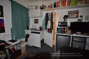 28 S Huntington Ave, Unit 102 in Boston, MA - Building Photo