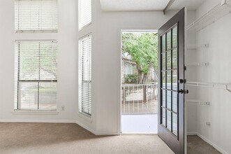 3420 Country Club Dr W in Irving, TX - Building Photo - Building Photo