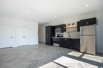 BROADWAY 385 in Saratoga Springs, NY - Building Photo - Interior Photo