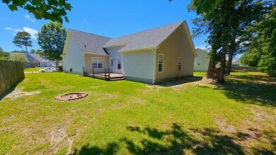 127 Whiteleaf Dr in Jacksonville, NC - Building Photo - Building Photo