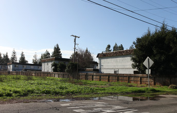 Parkside Apartments in Turlock, CA - Building Photo - Building Photo