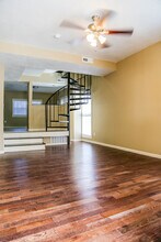 512 S Main Ave in Springfield, MO - Foto de edificio - Building Photo