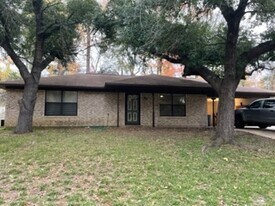 1111 Donna dr in Whitehouse, TX - Building Photo