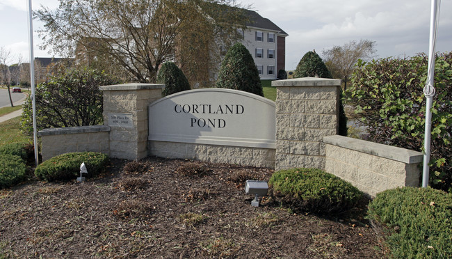 Cortland Pond Apartments in Madison, WI - Foto de edificio - Building Photo