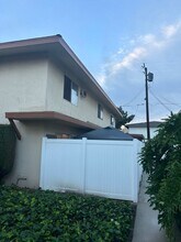 8784 Valley View St in Buena Park, CA - Foto de edificio - Building Photo