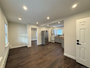 247 Main St in Northport, NY - Building Photo - Building Photo