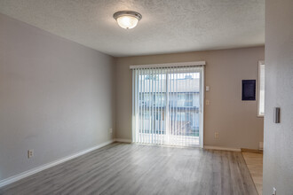 Melrose Court Apartments in Portland, OR - Foto de edificio - Interior Photo