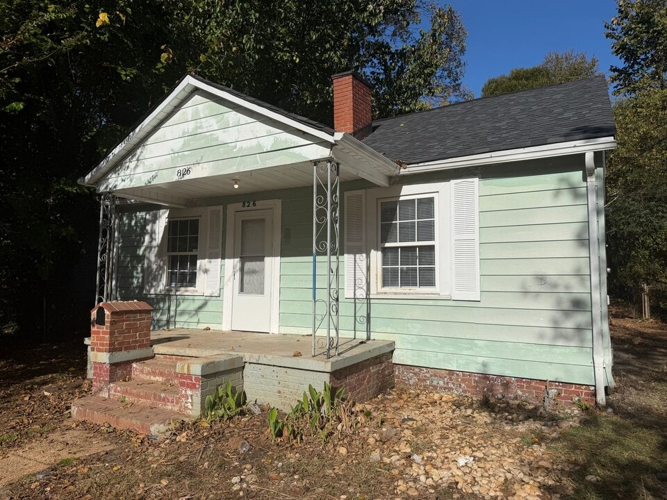 826 Cantwell St in Charlotte, NC - Building Photo