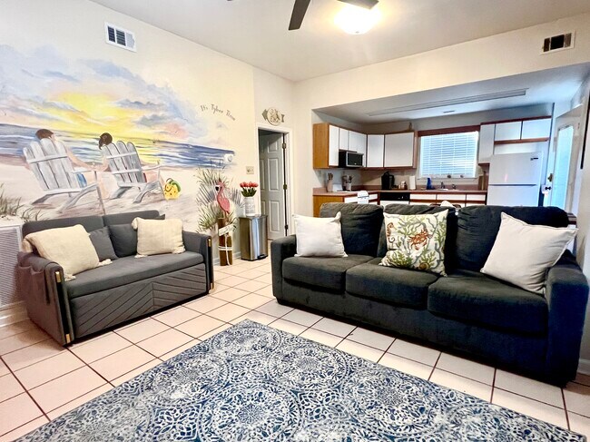 301 Butler Ave, Unit 301B in Tybee Island, GA - Foto de edificio - Building Photo