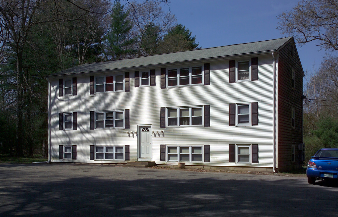 17 Hill St in Norton, MA - Foto de edificio