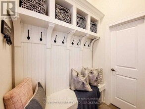 106 Walter English Dr in East Gwillimbury, ON - Building Photo - Building Photo