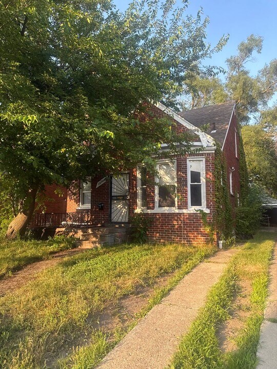 15738 Sorrento Ave in Detroit, MI - Building Photo