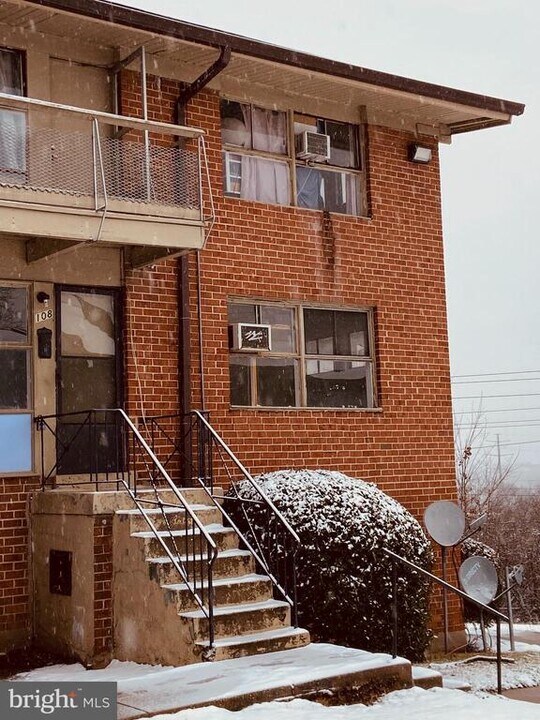 7405 18th Ave, Unit 108 in Hyattsville, MD - Building Photo