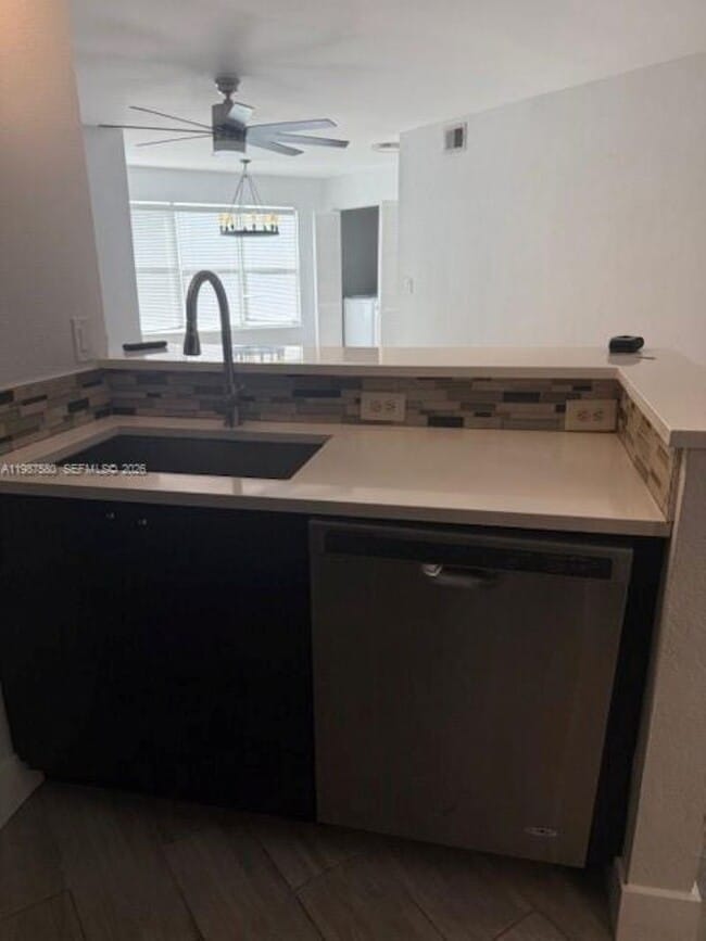 565 Vista Isles Dr, Unit 2011 in Plantation, FL - Building Photo - Building Photo