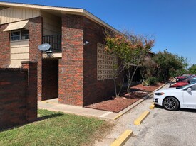 1301 Ric Williamson Memorial Hwy in Weatherford, TX - Building Photo