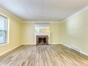 1086 Wilshire Ave in University City, MO - Building Photo - Building Photo