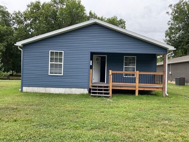 property at 107 W Leighton St