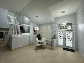 1888 Water Ridge Dr in Weston, FL - Foto de edificio - Building Photo