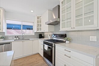 23800 Mobile St in Los Angeles, CA - Building Photo - Building Photo