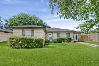 5532 Meadow Creek Ln in Houston, TX - Building Photo - Building Photo