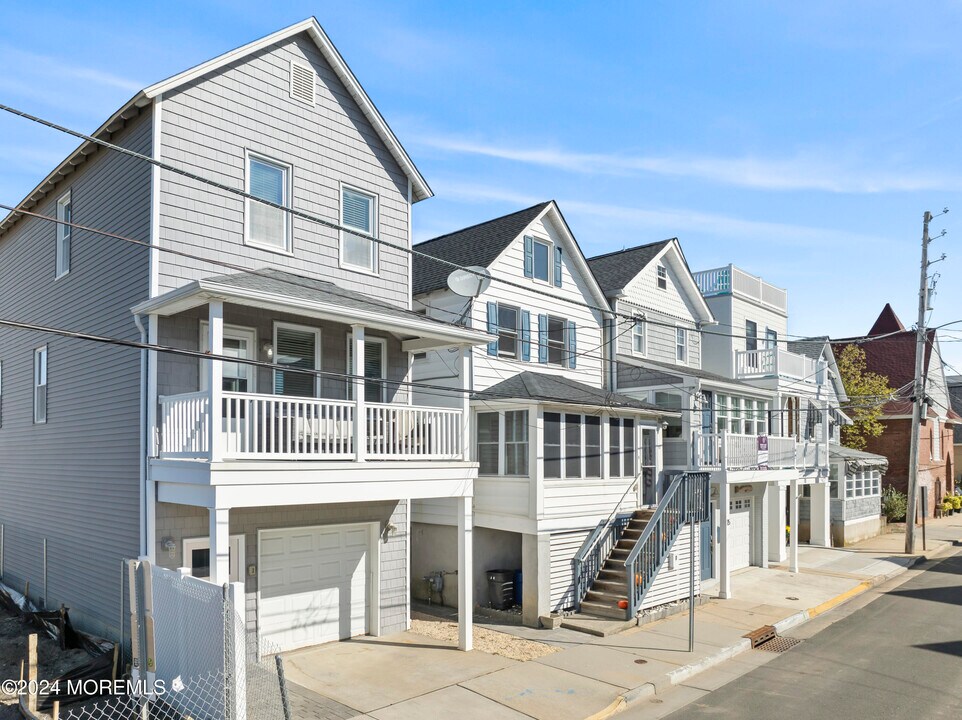 19 Church St in Sea Bright, NJ - Building Photo
