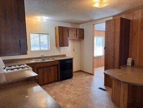 715 Massachusetts Ave in Beaumont, CA - Building Photo - Building Photo