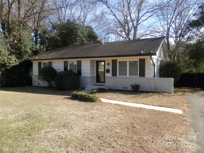 property at 1332 Edgewater Dr