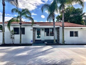 6320 SW 24th St in Miami, FL - Building Photo - Building Photo
