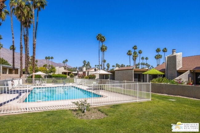 2455 Vía Sonoma in Palm Springs, CA - Building Photo - Building Photo