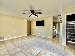 2327 E Precious Shard Ct in Oro Valley, AZ - Building Photo - Building Photo