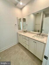 5347 ZENITH OVERLOOK in Bethesda, MD - Building Photo - Building Photo